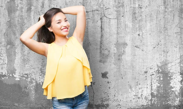 Feliz Asiático Mujer Gris Grunge Fondo — Foto de Stock