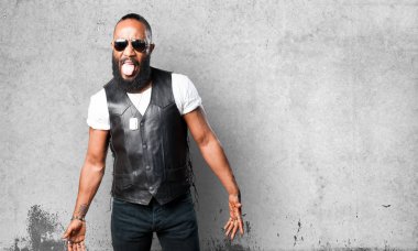 gri arka plan üzerinde siyah deliye