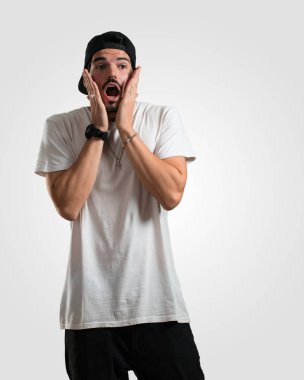 Şaşırttı ve şok, Genç rapçi adam kazanmak kavramı geniş gözlü bir teklif veya yeni bir iş, heyecan arayan