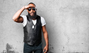 siyah gri arka plan üzerinde seyir