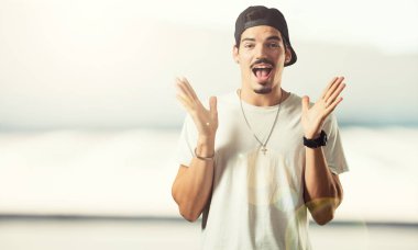 Şaşırttı ve şok, Genç rapçi adam kazanmak kavramı geniş gözlü bir teklif veya yeni bir iş, heyecan arayan