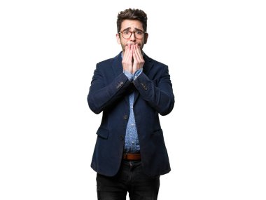 Beyaz arka plan üzerinde izole korkuyor iş adamı