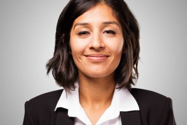 latin iş kadını ayakta