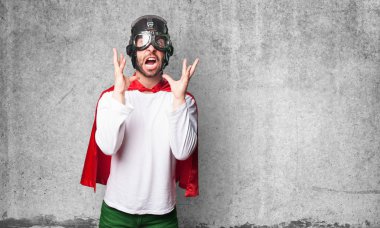 bağıran kızgın süper kahraman