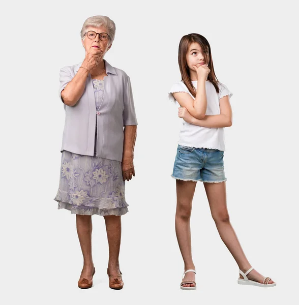 Full Body Elderly Lady Her Granddaughter Doubting Confused Thinking Idea — Stock Photo, Image