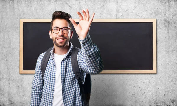 Joven Tocando Una Pantalla Contra Pizarra Pared — Foto de Stock