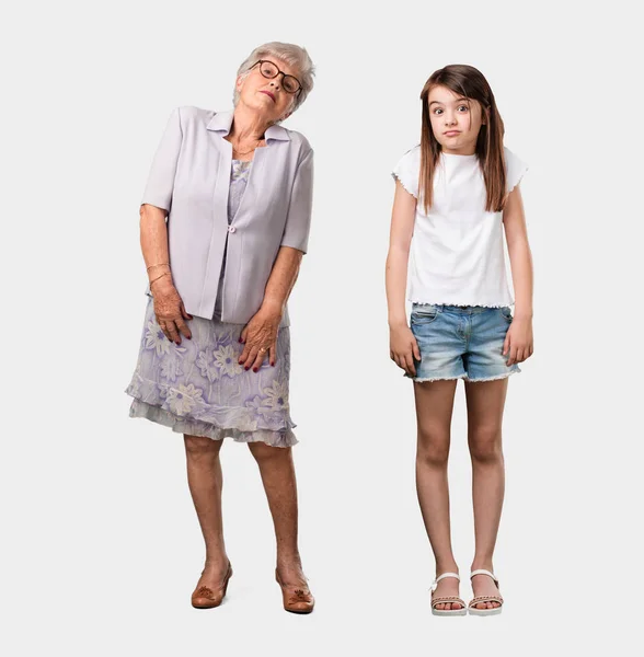 Full Body Elderly Lady Her Granddaughter Doubting Shrugging Shoulders Concept — Stock Photo, Image