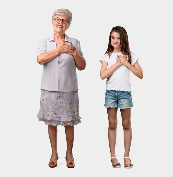 Ganzkörper Einer Älteren Dame Und Ihrer Enkelin Die Eine Romantische — Stockfoto
