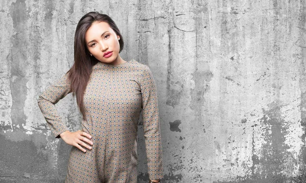 Asian Woman Posing Grey Grunge Background — Stock Photo, Image