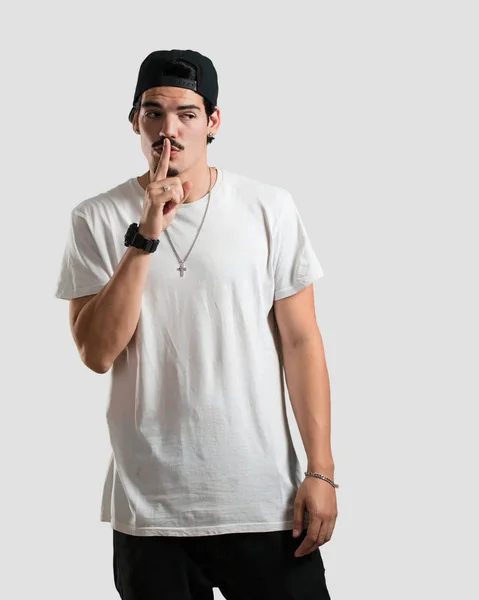 Young Rapper Man Keeping Secret Asking Silence Serious Face Obedience — Stock Photo, Image