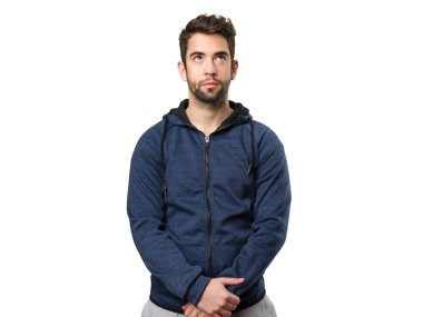 Beyaz arka plan üzerinde izole düşünme genç adam