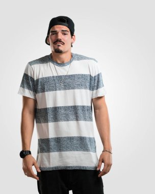 Endişeli ve bunalmış, unutkan, Genç rapçi adam fark bir şey ifade şok bir hata yapılmış olması