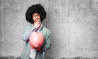 afro adam bir kumbara holding