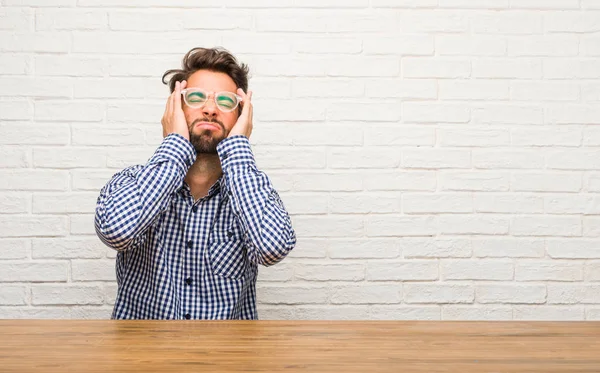 Young Caucasian Man Frustrated Desperate — Stock Photo, Image