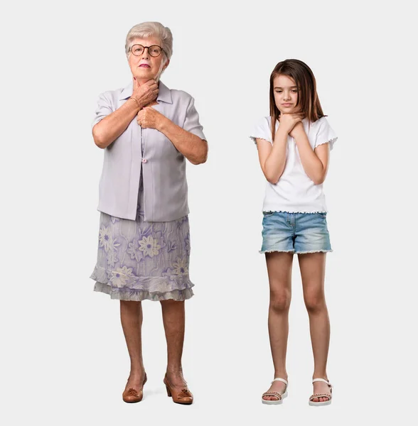 Full Body Elderly Lady Her Granddaughter Sore Throat Sick Due — Stock Photo, Image