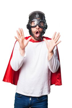 Beyaz arka plan üzerinde izole sürpriz süper kahraman