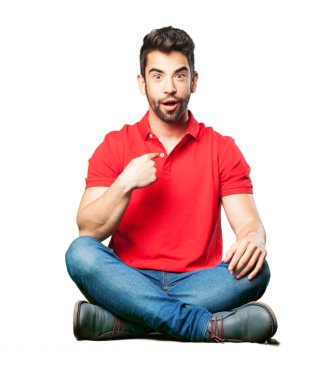 adam kendini beyaz arka plan üzerinde izole oturma işaret