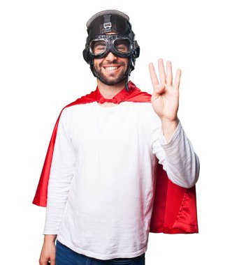 Beyaz arka plan üzerinde izole sayı dört jest yapıyor süper kahraman