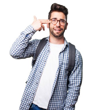 Beyaz arka plan üzerinde izole silah jest yapan öğrenci erkek