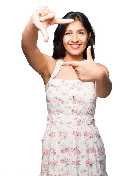 拉丁女人做框架手势 — 图库照片