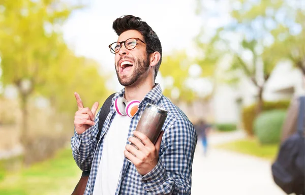 Studenta Muž Tančící Drží Pivo — Stock fotografie