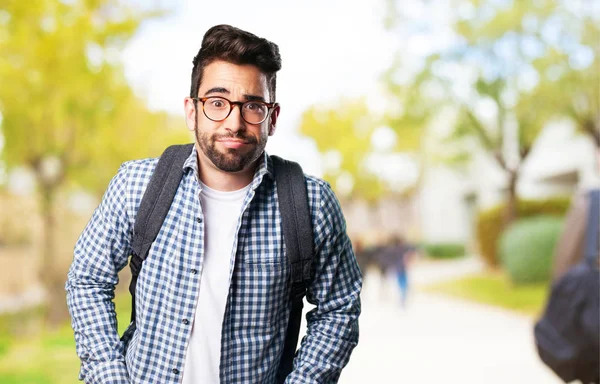 Besorgter Junger Mann Mit Verschwommenem Hintergrund — Stockfoto