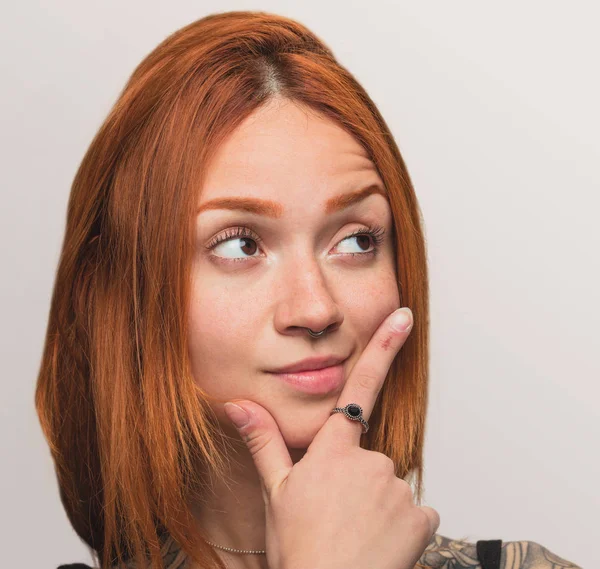 Portrait Une Jolie Rousse Fille Pensée — Photo