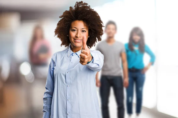Young Black Woman Doing Okay Gesture Blurred People Background — Stock Photo, Image