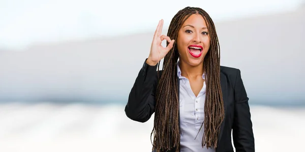 Portrait Young Black Business Woman Cheerful Confident Doing Gesture Excited — Stock Photo, Image