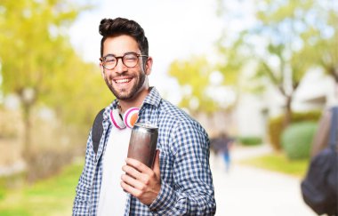 bir bira holding öğrenci adam