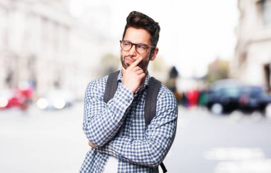 öğrenci adam açık havada düşünme 