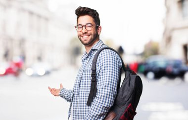 Hoşgeldiniz veren öğrenci adam