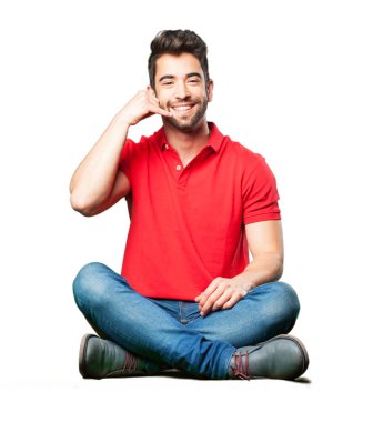 dostum telefon jest yapıyor oturan beyaz arka plan üzerinde izole