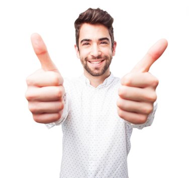 Beyaz arka plan üzerinde izole iyi jest yapan erkek