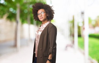 duran, siyah kadın seçici odak