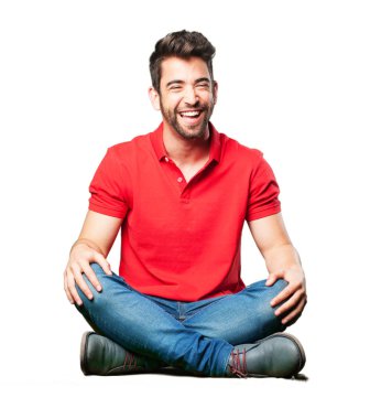 mutlu beyaz arka plan üzerinde oturan adam izole