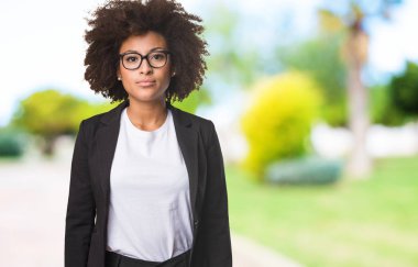 duran, iş siyah kadın seçici odak