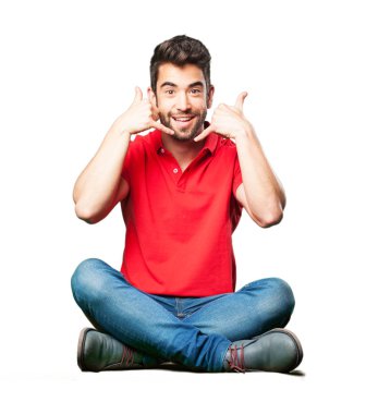 dostum telefon jest yapıyor oturan beyaz arka plan üzerinde izole