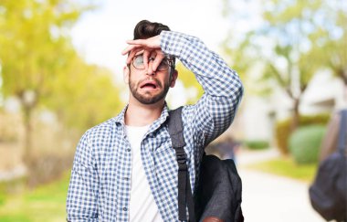 bir şey kokulu öğrenci adam