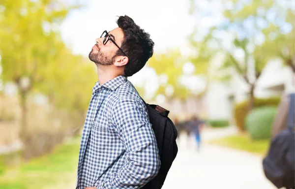 屋外を考えて学生男 — ストック写真