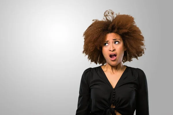 Afro Vrouw Opzoeken Bang — Stockfoto