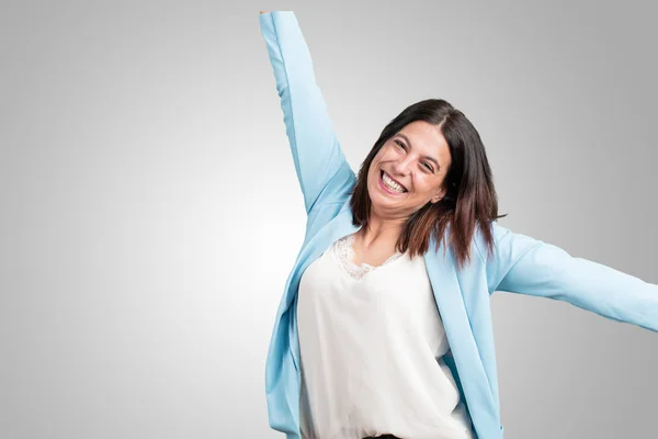 Mujer Mediana Edad Muy Feliz Emocionada Levantando Brazos Celebrando Una — Foto de Stock