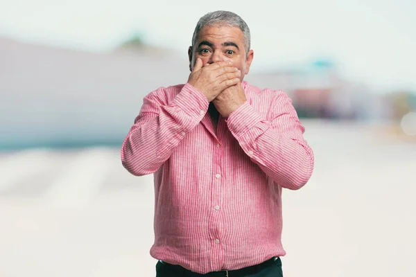 Hombre Mediana Edad Cubriendo Boca Símbolo Silencio Represión Tratando Decir —  Fotos de Stock