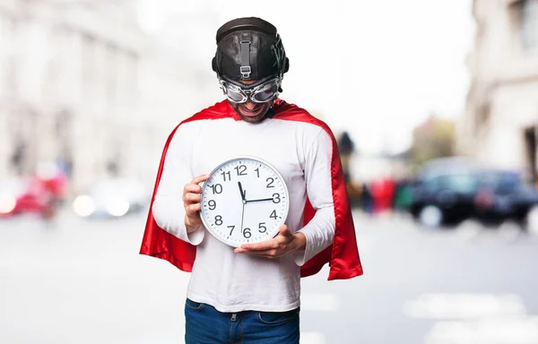 Super Héroe Sosteniendo Reloj — Foto de Stock