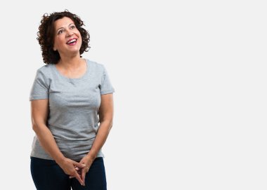 Ararken, bir şey eğlenceli düşünme ve bir fikir, hayal gücü, mutlu ve heyecanlı kavramı olan kadın orta yaşlı