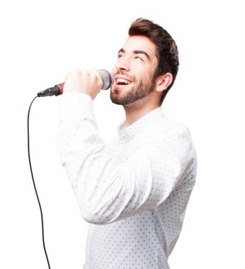 adam beyaz arka plan üzerinde izole mikrofon ile şarkı