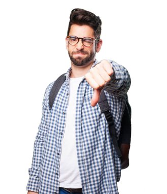 Beyaz arka plan üzerinde izole öfkeli öğrenci adam