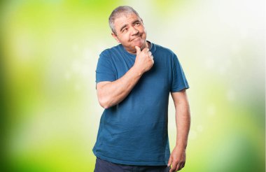 Olgun adam mutlu düşünüyorum