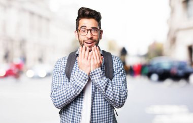 Korkarım öğrenci adam kameraya bakan 