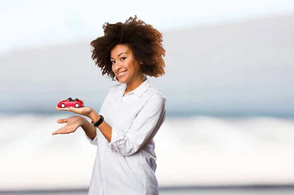 Young Black Woman Holding Red Car Blurred Background — Stock Photo, Image